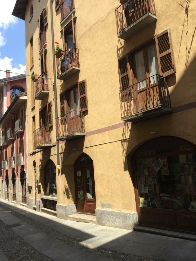 Casa Nel Centro Storico Daire Varallo Dış mekan fotoğraf